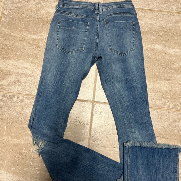 💙💙EUC- NINA FLARE HOT KISS DISTRESSED JEANS SZ 7💙💙 - Picture 4 of 6